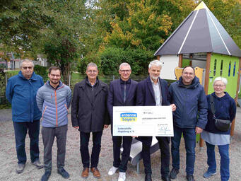 Neuer Spielplatz an der Brunnenschule Königsbrunn eingeweiht