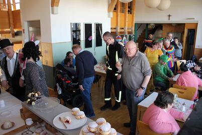 Bunte Faschingsfeier in besonderer Wohnform